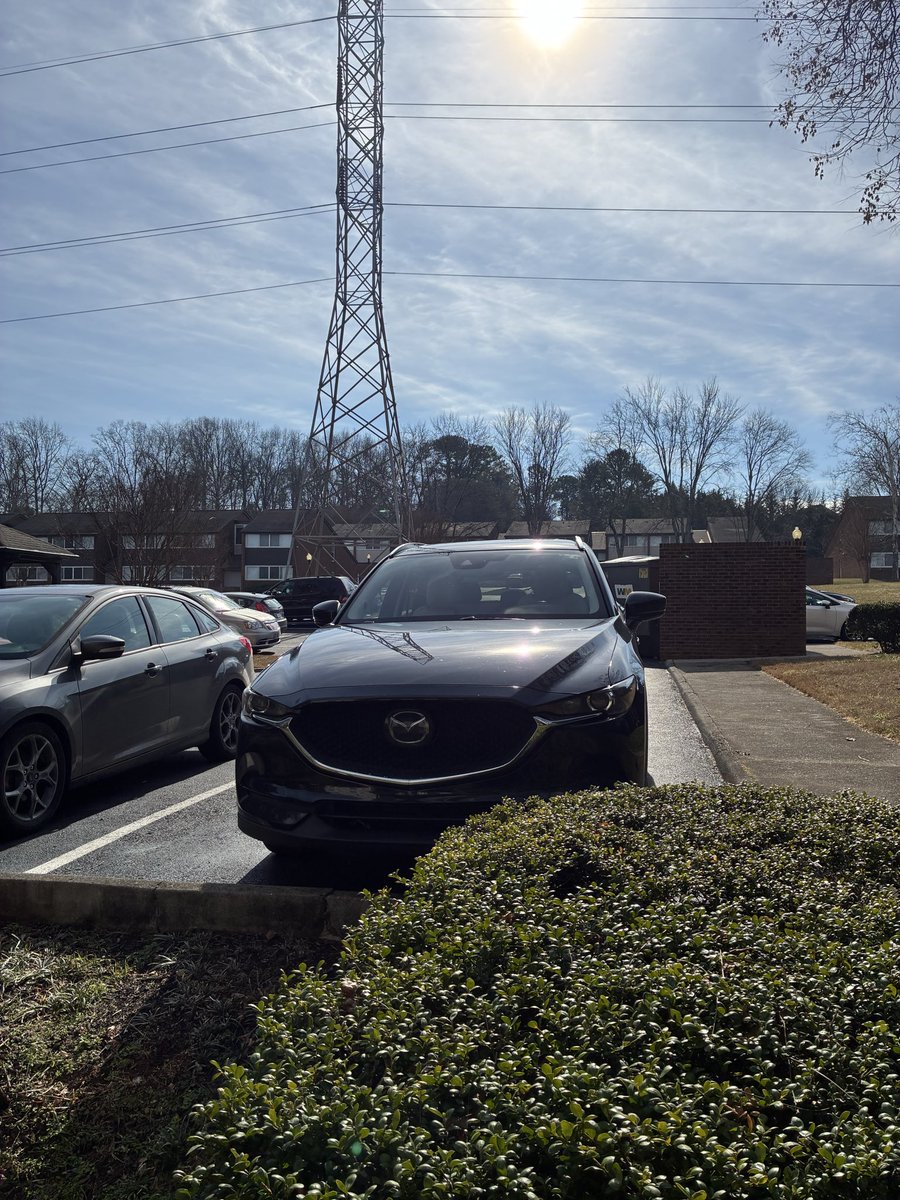 chrisaverette's tweet photo. Selling 2021 Mazda CX-5 fully loaded! Sunroof and heated seats! Not looking to make money just pay off the loan. $20,276 https://t.co/dYxyn1N5YH