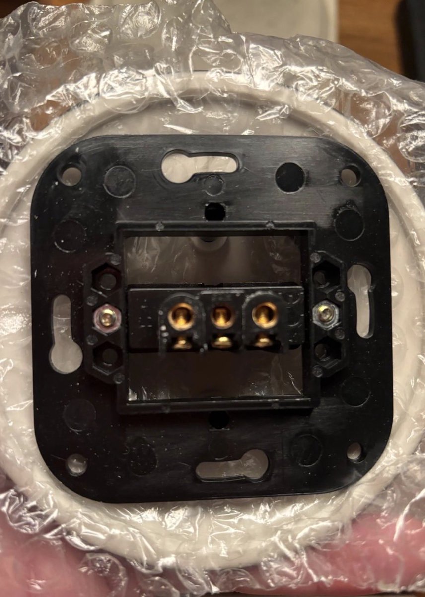 m2_electrical's tweet photo. Anyone come across these before?  Customer has ordered them from Amazon. I believe they’ve come from abroad and can see a BS number on it. Thoughts?? https://t.co/RXptWLAoTl