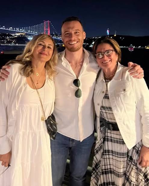 <a href="/myrian2224/">Myrian 🇦🇷</a> <a href="/RgconchiMaria/">Maria 🇪🇸 KB🤘🏻 ᥫ᭡.</a> <a href="/ttribe2_r/">Tonya R Yannayon</a> Oggi: KeremB in camicia bianca 🤍 diciannove 
#KeremBürsin