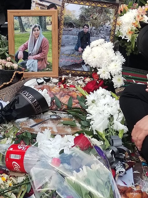 VIsfehan's tweet image. 🌹🌹🌹
جاویدنامان شهرستان نجف آباد
شماره ۱۳
جاویدنام  « زهرا محمود پور» دانشجوی ارشد برق دانشگاه امیر کبیر در نجف آباد جاودانه شد
عکسی که بر سر مزار دیده می شود در کنار عکس جاویدنام علیرضا خداداده ای دیگر جاویدنام نجف آباد است