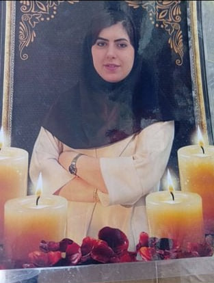 VIsfehan's tweet image. 🌹🌹🌹
جاویدنامان شهرستان نجف آباد
شماره ۱۳
جاویدنام  « زهرا محمود پور» دانشجوی ارشد برق دانشگاه امیر کبیر در نجف آباد جاودانه شد
عکسی که بر سر مزار دیده می شود در کنار عکس جاویدنام علیرضا خداداده ای دیگر جاویدنام نجف آباد است