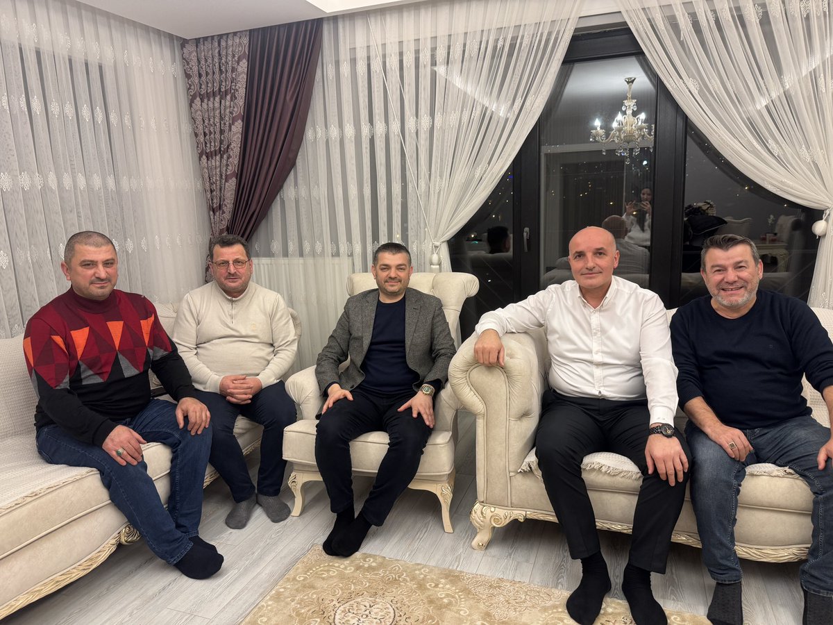 Büyükşehir Belediyesi Meclis Üyemiz ve kıymetli hemşehrimiz Mustafa Boyacı’yı, Umre ziyareti dönüşünde yönetim kurulu üyelerimizle birlikte ziyaret ettik.

Rabbim yaptığı ibadetleri ve ettiği duaları kabul eylesin; bu mübarek yolculuğun huzuru ve bereketi hanesine daim olsun.