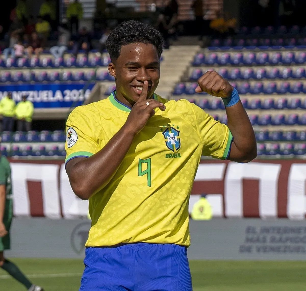 midiavascaina's tweet image. 🇧🇷🤔 Do nada começaram a criar uma “rivalidade” de “RAYAN OU ENDRICK” pra Copa do Mundo em tudo quanto é página e programa esportivo.

Busquem outros nomes para debater.

Esses dois aí não podem ficar de fora.