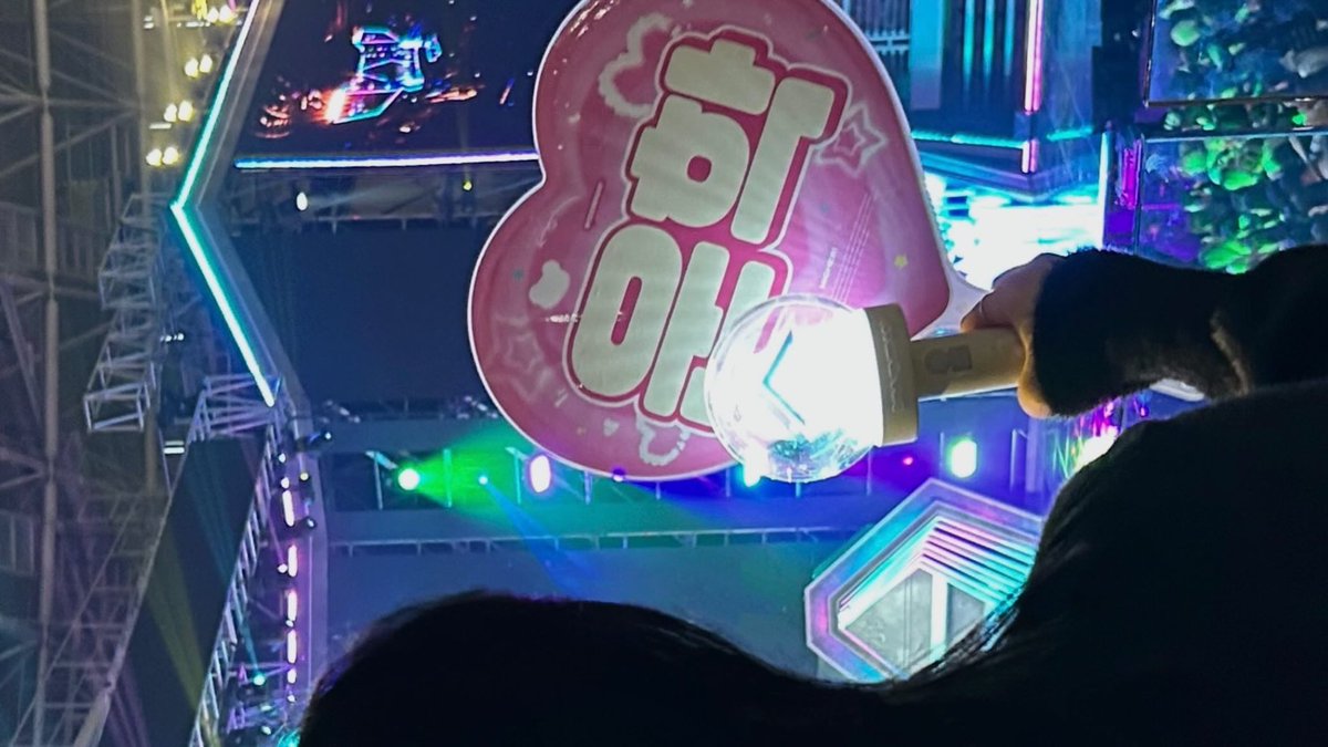 night_412's tweet photo. 어떻게너를사랑하지않을수가있겠어 https://t.co/alUiJAC5Hb