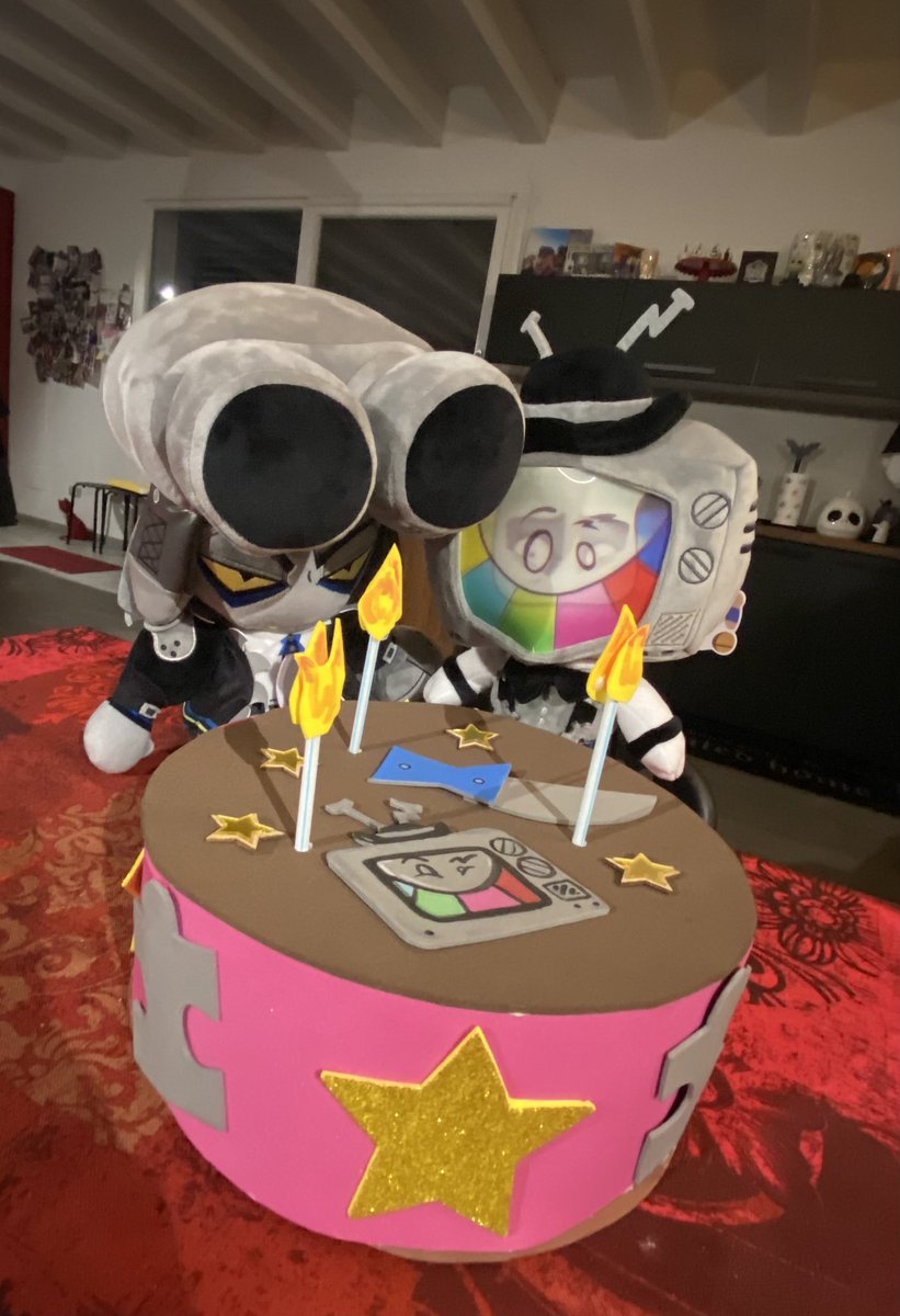 Tomorrow is my birthday and since I couldn't order the gunshow cake I made a fake one (yes I know, it's very sad)

#gunshow #thecakeisalie #mrpuzzles #mrwpnz