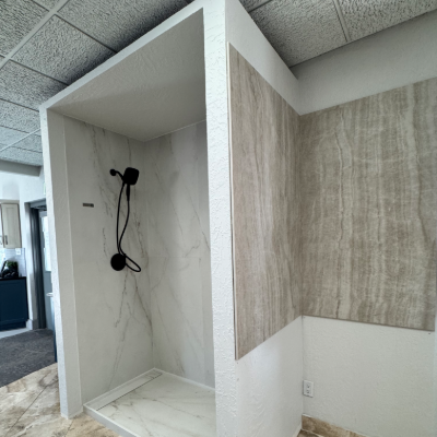 StoneWrld's tweet image. Excited to be in Albuquerque for our Stone Summit with the NSI! Big thanks to Sean Lardner at Rocky Mountain Stone for hosting us. Stay tuned for a story on their new Flow waterjet and increased shower applications! #fabrication #RockyMountainStone #mitering #waterjet #slabshower