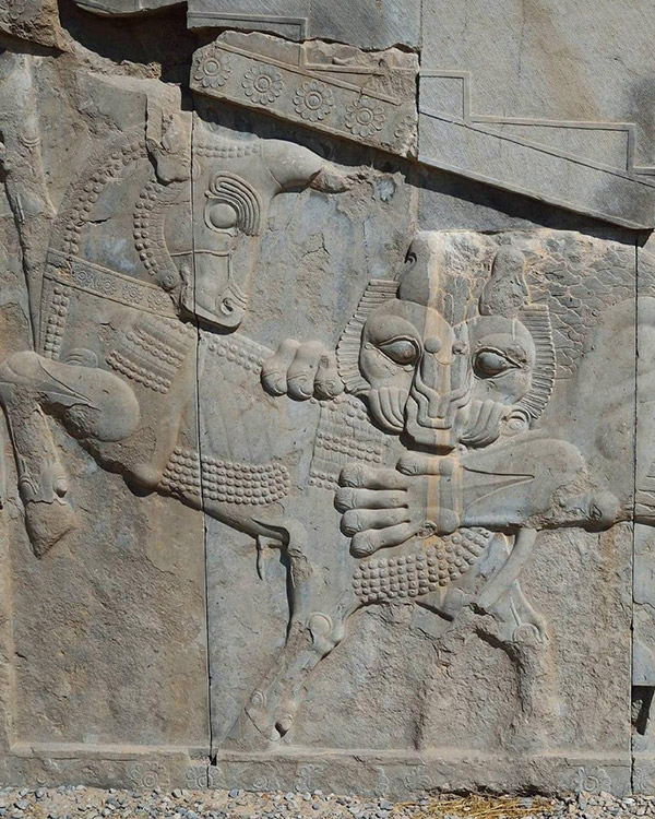 گاوهای شاخداری که سراسر کشور علم کردید و سوزاندید پیام روشنی داشت.

ولی بهار نزدیک است.

ممکنه از نمادها و نشانه‌ها استفاده کنید، ولی عمرا مثل نمی‌دانید که پس پرده این رموز تاریخی چیست. چت جی‌پی‌تی هم بهتون نمی‌گه

ریسک بزرگی کردید ولی احتمال اینکه منفعتی از این ریسک ببرید صفره