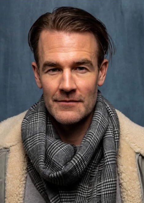 KMay_TV's tweet photo. 🕊️ El actor James Van Der Beek, recordado por Dawson’s Creek, ha fallecido a los 48 años tras una batalla contra el cáncer. 💔🎬

Su legado marcó a toda una generación de fans de las series juveniles. 🌟 #JamesVanDerBeek #RIP https://t.co/CS5gnPHWLa