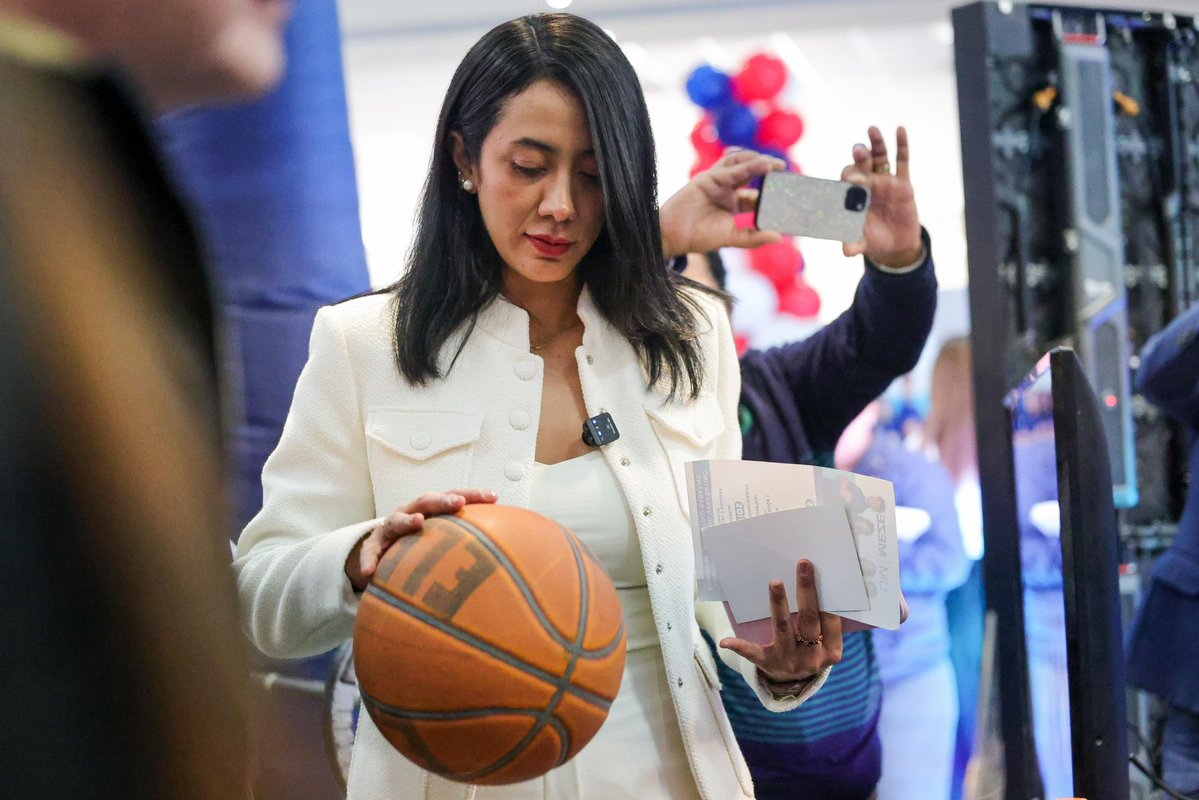 En Gómez Palacio trabajamos todos los días para generar más oportunidades para las nuevas generaciones. Porque cuando una joven o un joven avanza, avanza su familia… y avanza toda la ciudad.

Expo Orienta es justamente eso: una oportunidad, donde las juventudes pueden decidir.