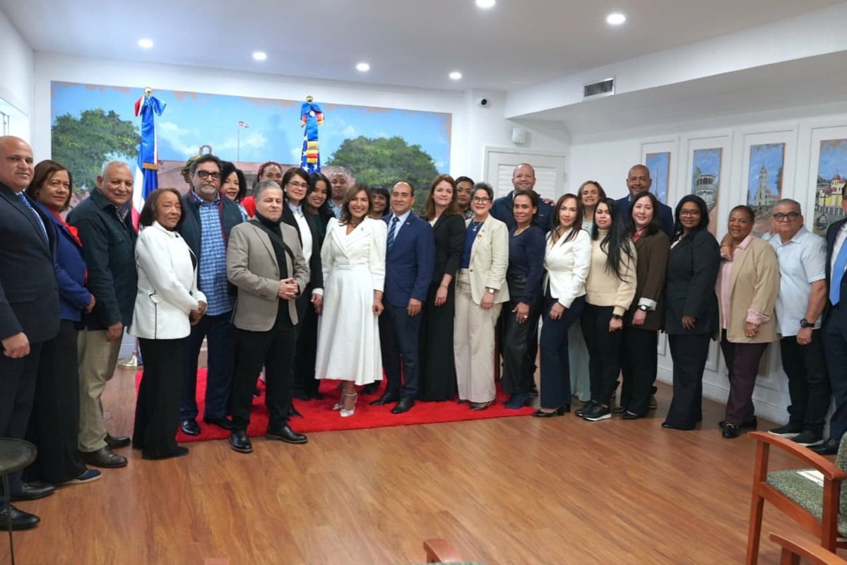 Doy gracias a Dios, a la vida y a mi presidente <a href="/luisabinader/">Luis Abinader</a> por haberme dado la oportunidad de vivir esta experiencia como Cónsul General de la República Dominicana en Miami; de representar a mi país, y llenar de orgullo a los dominicanos en esta ciudad. ¡Hasta siempre, Miami!