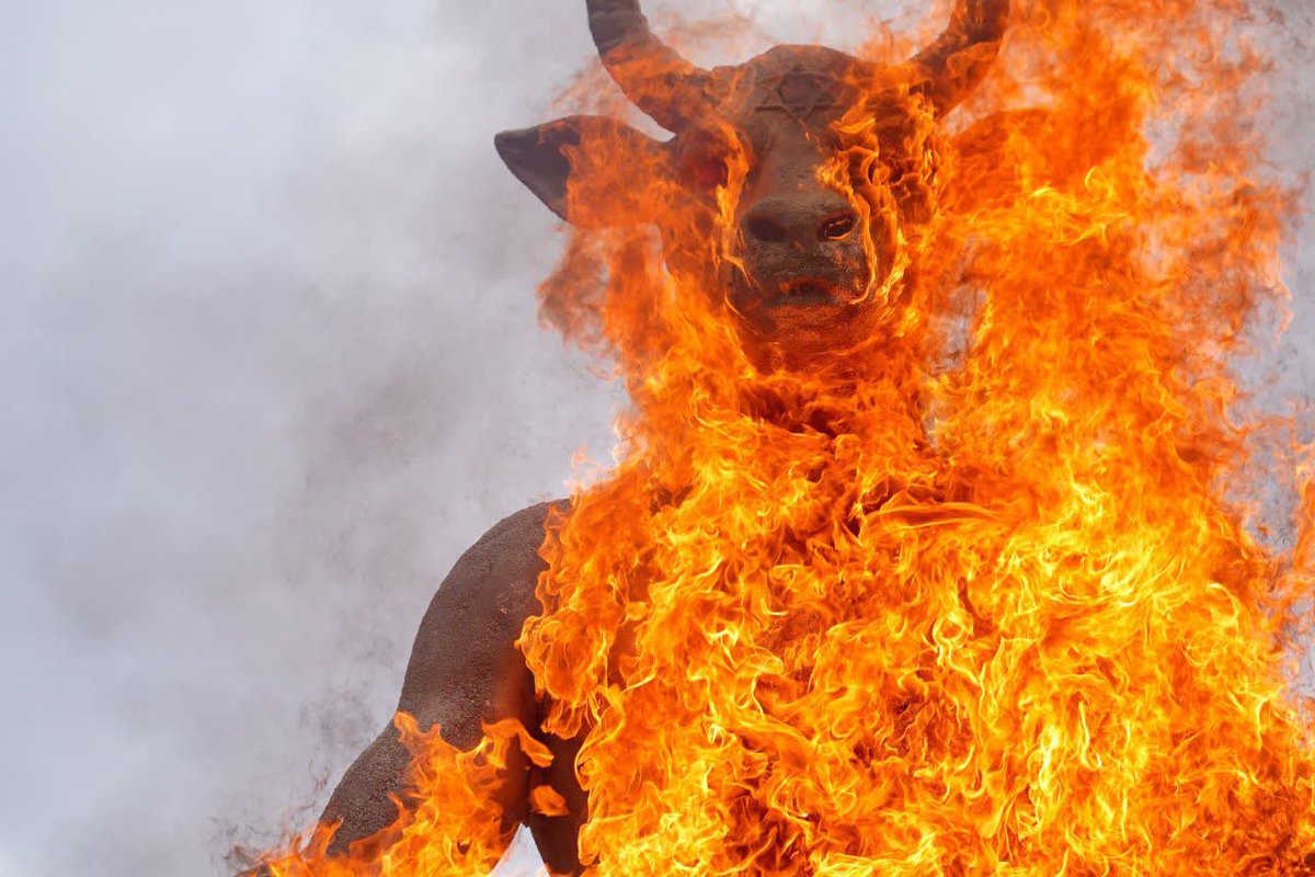 مسجدامون رو آتش زدید ماهم خداتونو سوزوندیم.