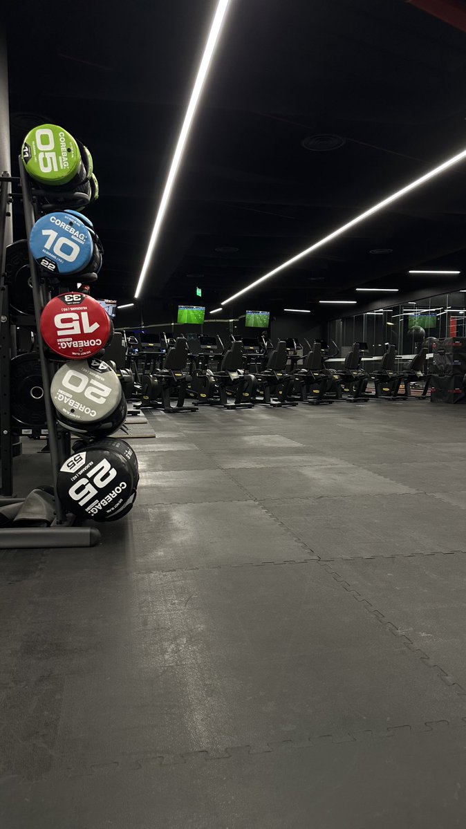 وانا ليا بارزت بارزت الاسد ليث العرين
وليا ضربت اضرب وامكن ف النحر مضرابها 

واليا افتخرت فما لدي احفظ حقوق الاخرين
اعطي الرجال حقوقها وان دبرت ما اغتابها