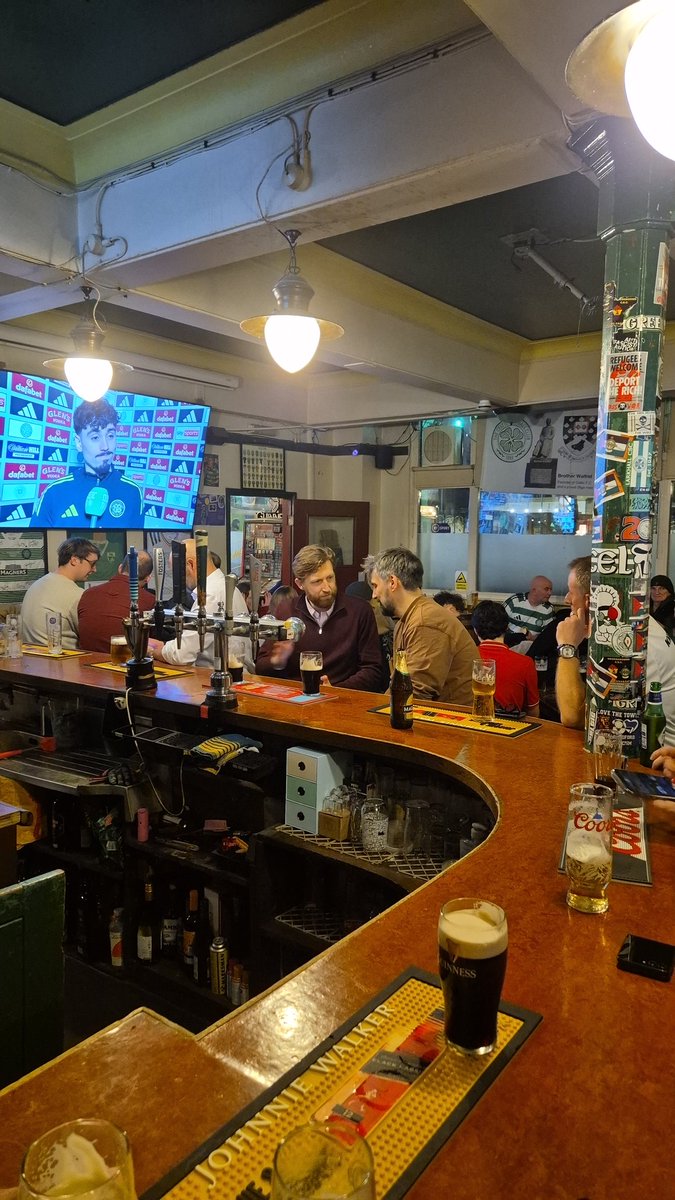 FPLLama's tweet image. Chuffed that we managed to find a Celtic pub in London, just up fi Euston Station......
Hail hail xxxx