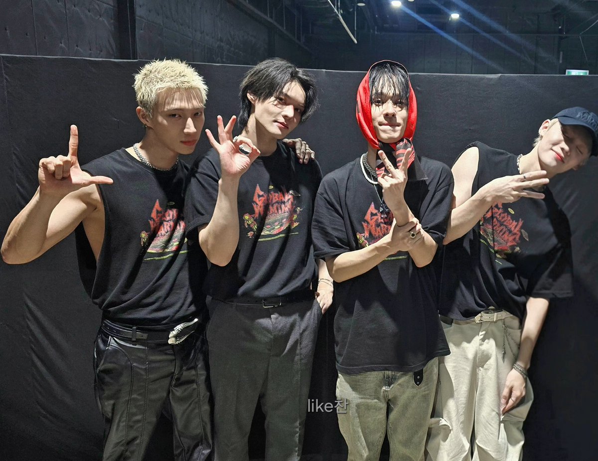 웨이베러즈의 L.O.V.E

근데 강유찬 팬 옆 이슈로 고개 꺾임ㅋㅋ