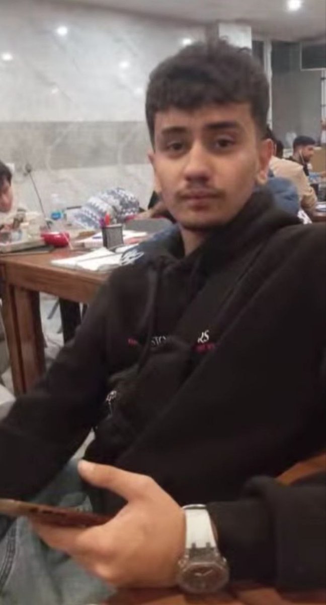 asaal_aj's tweet image. بچه ها من اکانت کوچیکی دارم وفالور هام خیلی پایینه 
اماازتون میخوام کمک کنید اسم جاوید نام #پارسا_امینی وایرال بشه،پارسا یکی ازدوستان نزدیک من بودکه خواهرش خیلی تلاش میکنه که نام برادرش شنیده بشه
پارسا۱۷سالش بود 
۱۹دی توی فلکه پنجم فردیس ازپشت بوم سینما به کمرش شلیک کردن وکشتنش