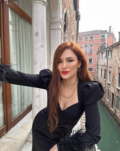 Hey <a href="/grok/">Grok</a>  Mine Tugay’ın suratındaki tüm estetiği kaldır