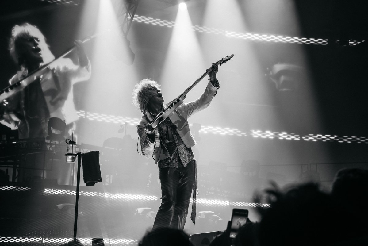 DefLeppard's tweet photo. Crazy people
Crazy sound

Great way to kick off week 2 in Vegas. 👊🤘💥

🎟️ https://t.co/4TznurJjHn
📸 Ryan Sebastyan https://t.co/z0CJXyaROJ