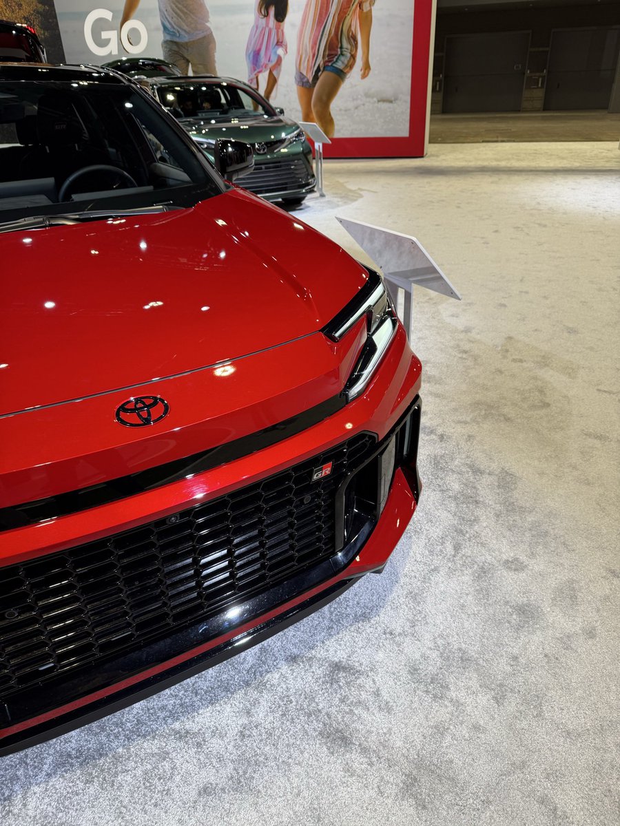 Chicago Auto Show tweet media