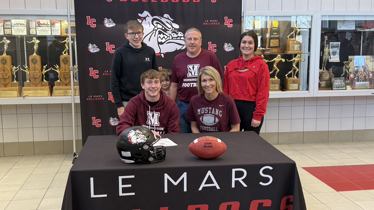 KLEMSports's tweet photo. Congratulations to @DogsFB_LCHS’s Tycen Augustine on signing today to play football next fall at NAIA powerhouse Morningside University! https://t.co/JWN8VhSexb