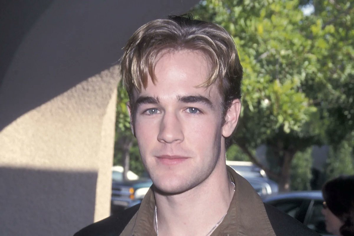 REMEMBERING JAMES VAN DER BEEK

From #DawsonsCreek to "Varsity Blues," James Van Der Beek was one of the most beloved teen stars of the late 1990s. He become a TV icon for playing Dawson Leery on all six seasons of The WB's "Dawson's Creek."

variety.com/gallery/james-…