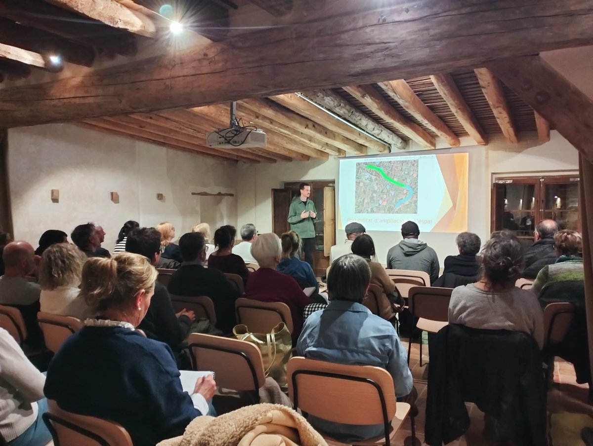 Celebrem la 1a reunió amb el teixit associatiu per començar a organitzar la 22a Mostra d’Entitats de Vic

Un espai on compartim propostes de millora d’aquesta jornada que posa en valor la gran tasca de les entitats sense ànim de lucre de Vic i que se celebrarà el proper 9 de maig