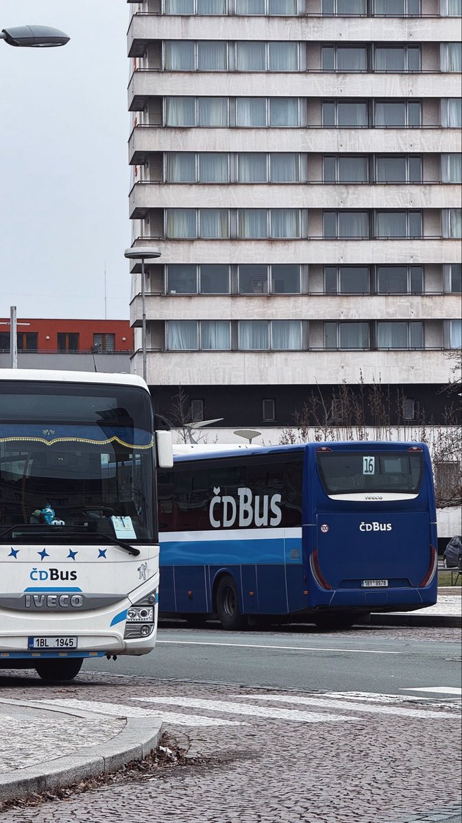 Waltervkabine's tweet photo. Přijel mi kupé vagon, porovnání lokomotiv, čas na brejle a náhradní doprava. Hradec. https://t.co/vk3UStVwy9