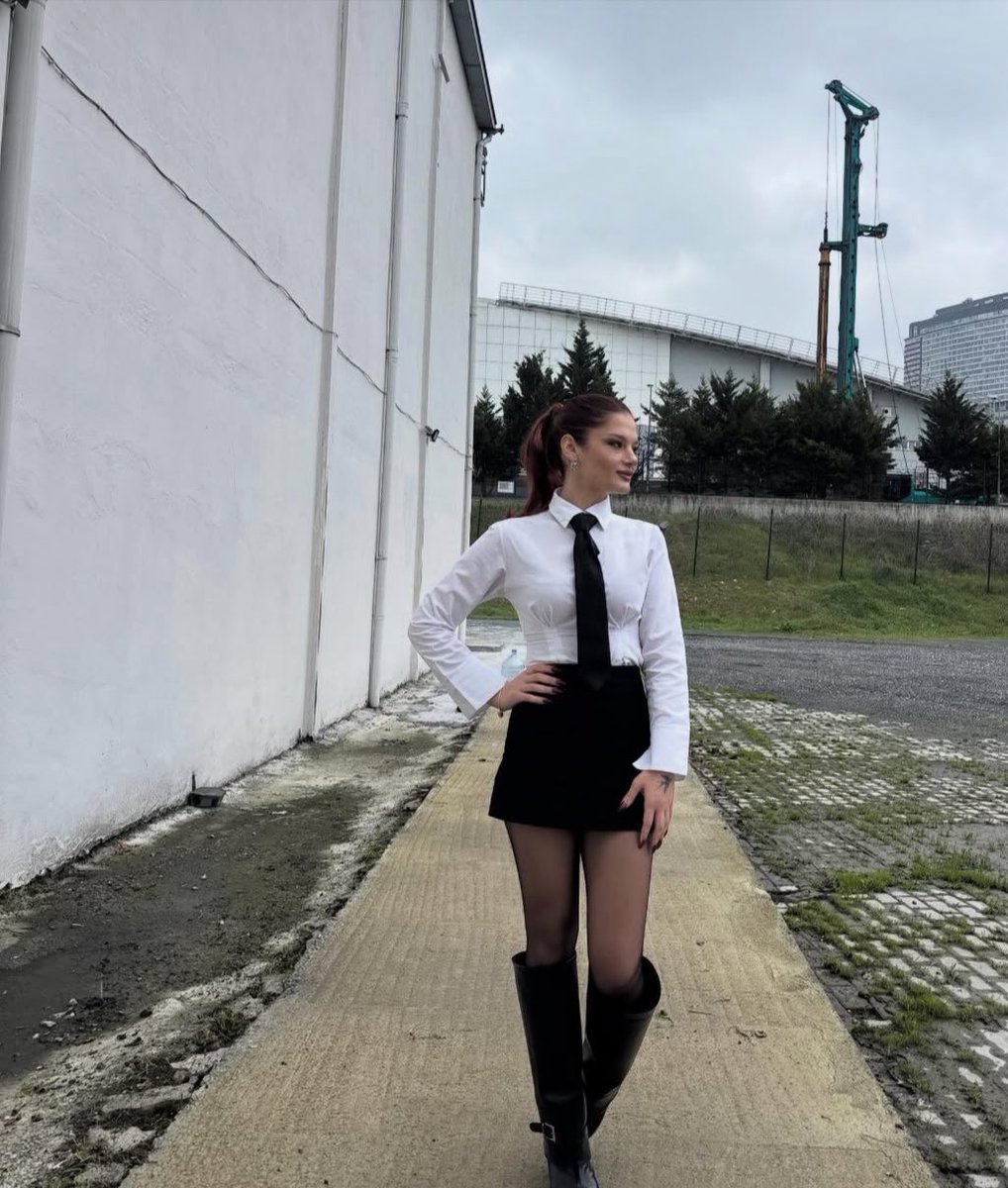 Afet misin be kadın🫠🖤🤍
#kismetseolur #busranurbulut <a href="/busbuluttt/">Büşranur Bulut</a>