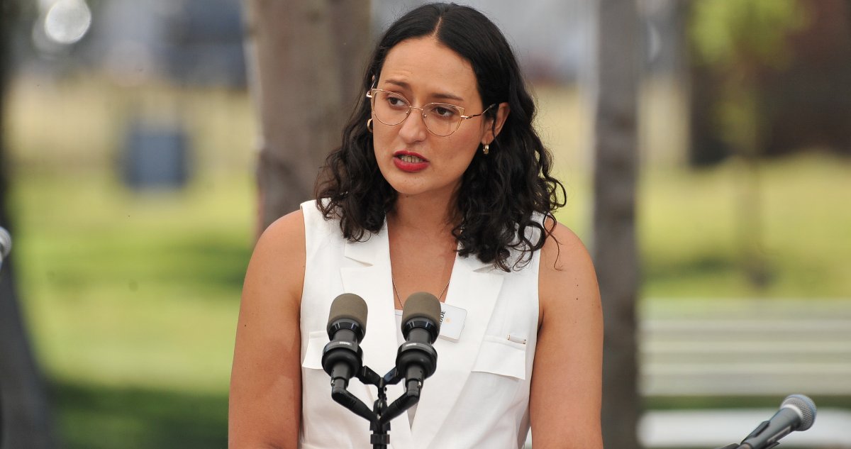 🔴🇨🇱 Amenazas Millonarias: Narcotraficantes ofrecieron $100 millones de pesos para asesinar a alcaldesa comunista de Lo Espejo

La alcaldesa de Lo Espejo, Javiera Reyes, ha denunciado graves amenazas contra su vida por parte de narcotraficantes locales. Según su testimonio, se