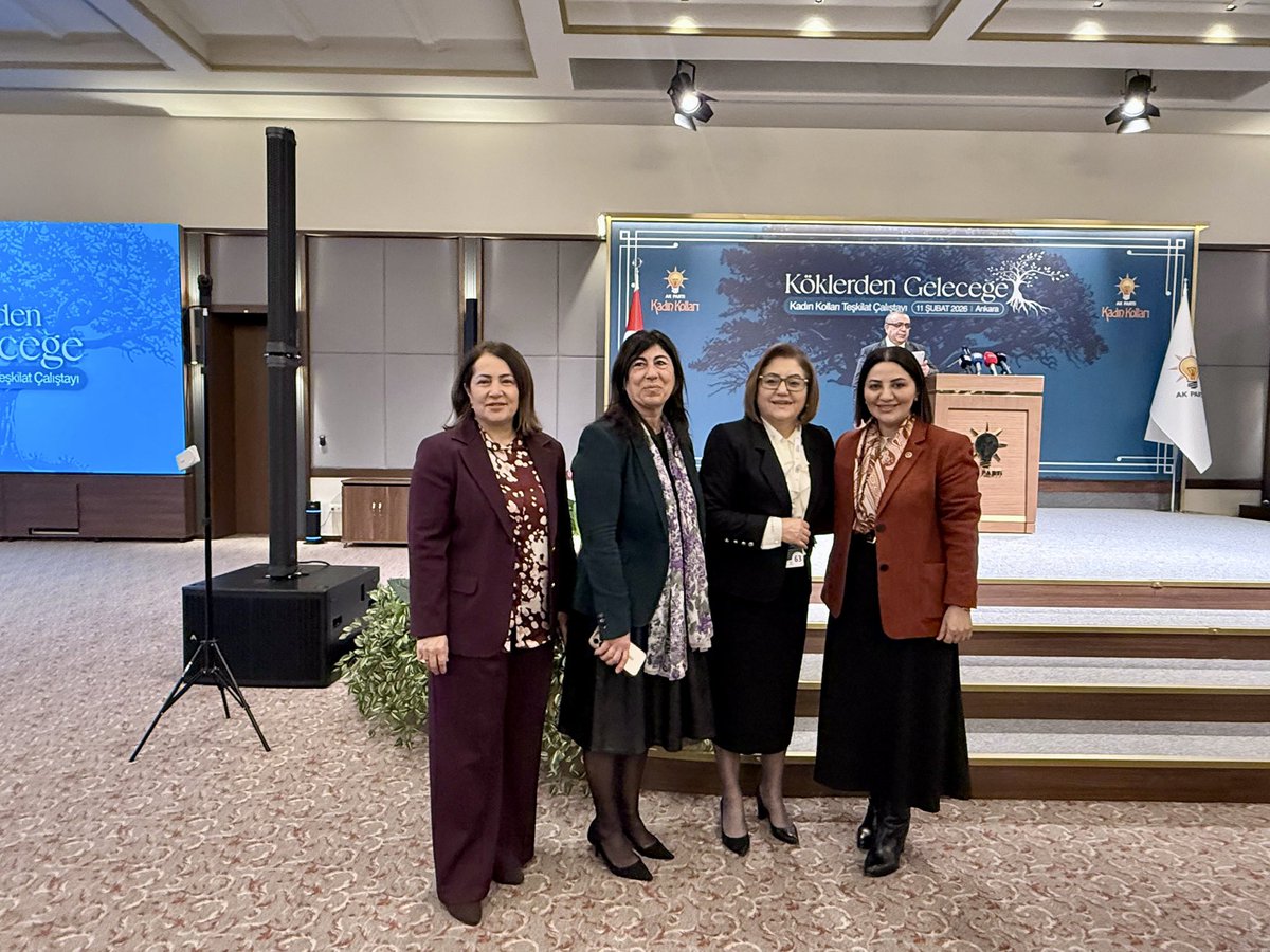 Köklerimizden aldığımız güçle geleceğe yürürken, Saygıdeğer Emine Erdoğan Hanımefendi’nin teşrifleriyle gerçekleşen Köklerden Geleceğe Teşkilat Çalıştayı’nın kapanışında aynı heyecana ortak olduk.

Çok umutlu, çok kararlı kadınların emeği vardı salonda.

Başta Kadın Kolları