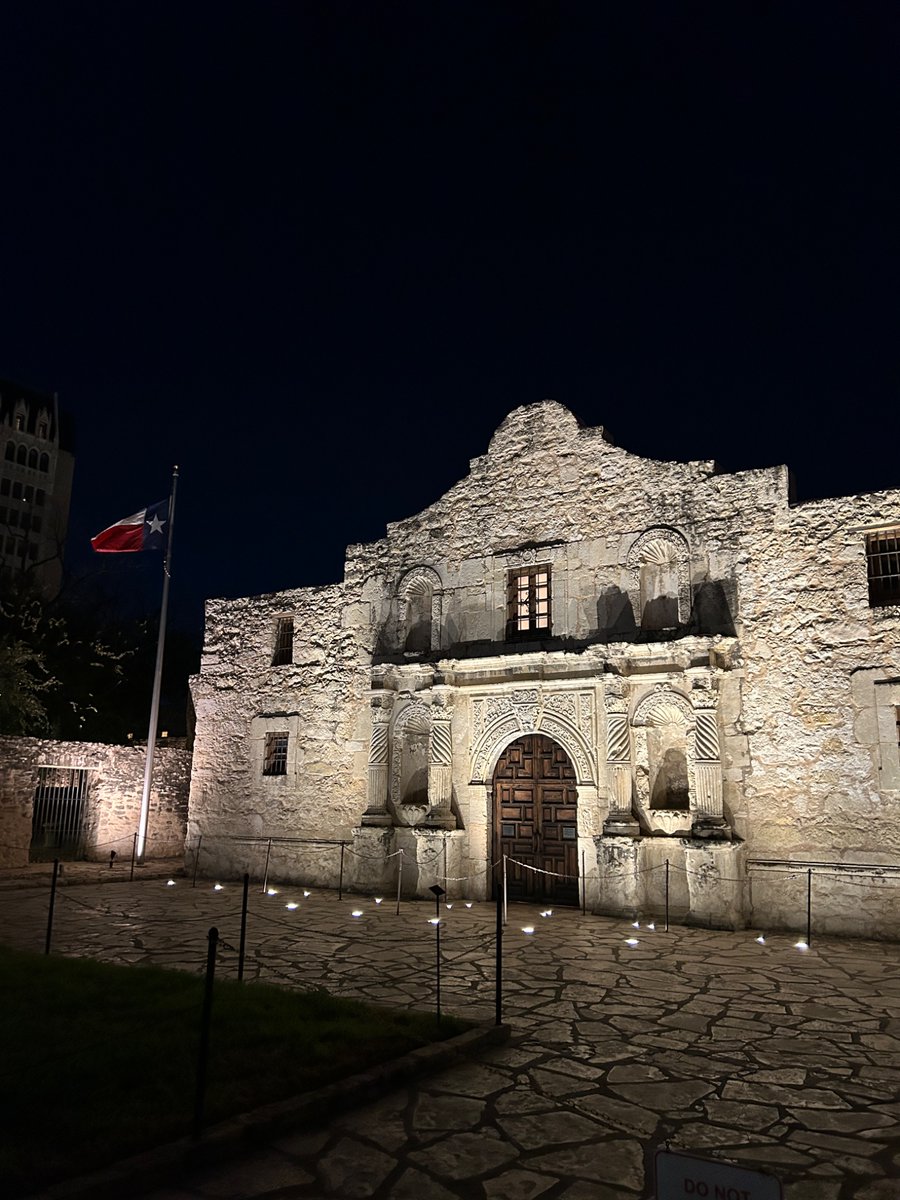 scottschwef's tweet photo. San Antonio for the ABA House of Delegates. Resolution debates by day, River Walk cruising by night, and of course a stop at the Alamo (some things must be remembered) …and capped it all off with Texas-shaped, make-your-own waffles at the @HomewoodSuites https://t.co/ZmXIjbs1U9