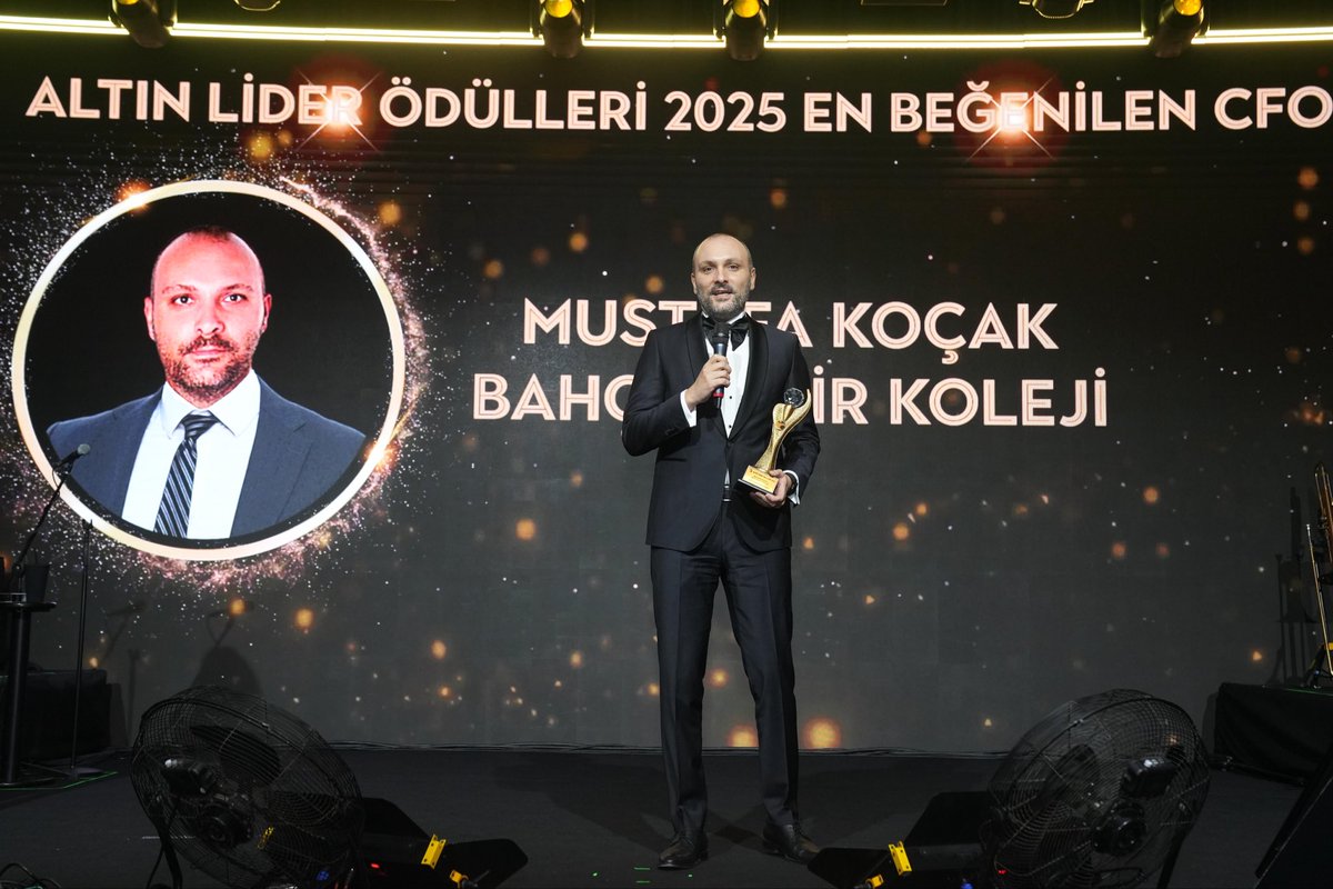 Türkiye’nin iş dünyasında çalışanların oylarıyla belirlenen Altın Lider Ödülleri’nde, Türkiye’nin en beğenilen liderleri açıklandı.

Bahçeşehir Koleji ailesi olarak, Mali İşler ve Finanstan Sorumlu Genel Müdür Yardımcımız Mustafa Koçak’ın bu yıl da Türkiye’nin “En Beğenilen 50