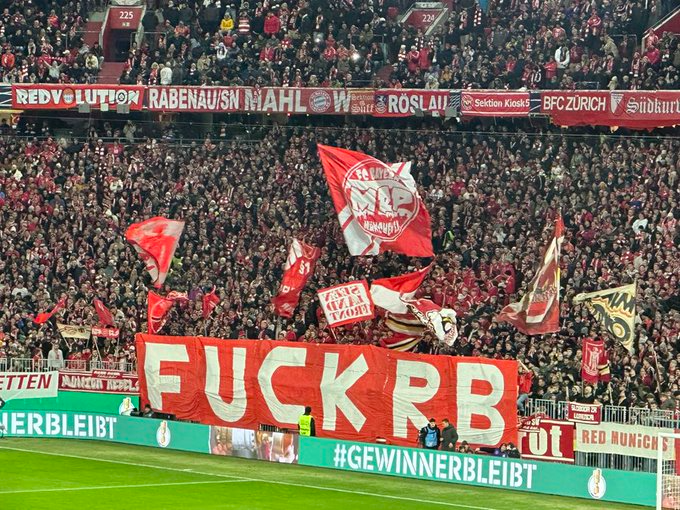 MrLegendstatus's tweet photo. Wir können in der Liga verlieren, wir können in der CL Ligaphase verlieren, ABER wir dürfen unter keinen Umständen im Pokal verlieren, besonders nicht gegen die Dosen!
Kämpft, Siegt und holt das Ticket fürs Halbfinale
#PackMas #MiaSanMia #FCBayern #FCB #RBLFCB #DFBPokal #NeinZuRB https://t.co/i8O4MJv2OB