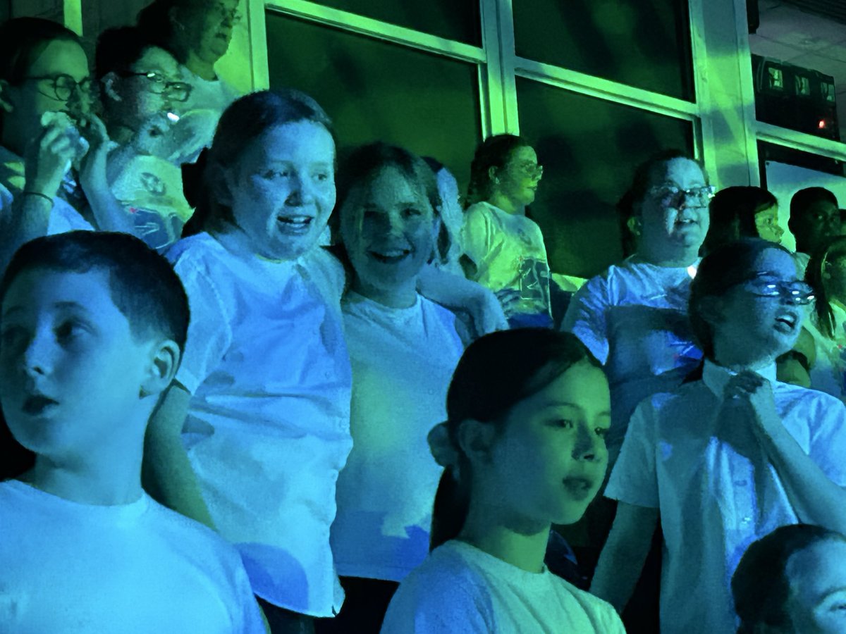 BirstallAcad13's tweet image. #TeamBirstall absolutely loved the Wicked melody during @YVconcerts 🩷💚 #MakingMemories