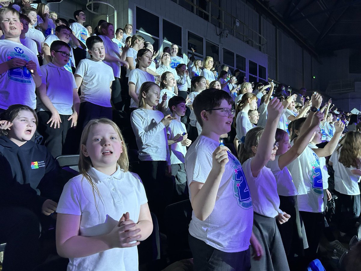 BirstallAcad13's tweet image. #TeamBirstall absolutely loved the Wicked melody during @YVconcerts 🩷💚 #MakingMemories