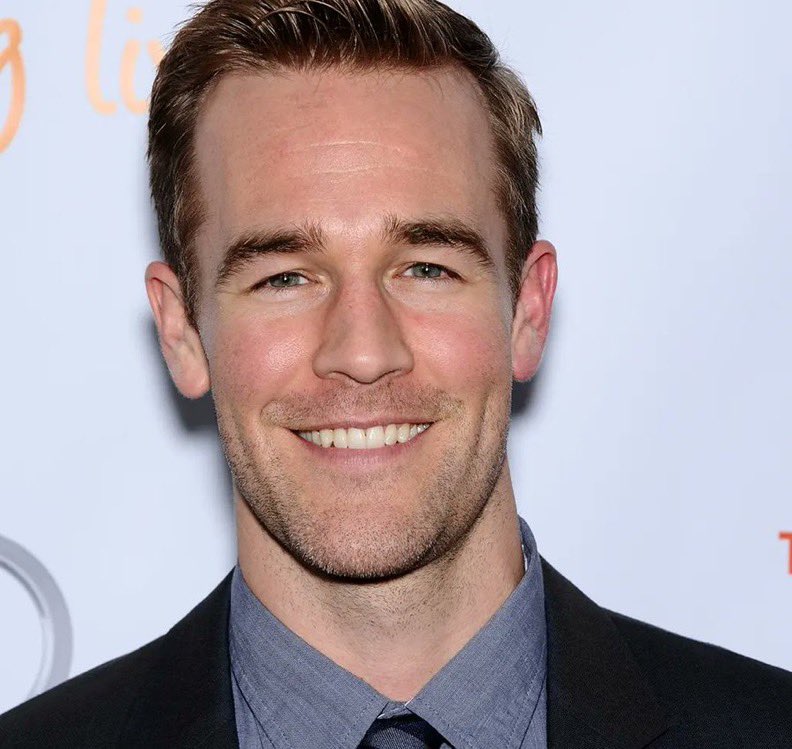 PsyGuy007's tweet photo. ⚫ 🇺🇸 HOMMAGE : L'acteur américain James Van Der Beek, qui incarnait « Dawson », est décédé à l'âge de 48 ans, annonce sa famille dans un communiqué.

Il avait annoncé en 2024 qu'il souffrait d'un cancer colorectal.
Je pense aujourd’hui à sa famille, à ses proches et à tous ceux qui l’aimaient. 

Derrière l’acteur, il y avait un mari, un père, un homme qui s’est battu avec courage. Que son souvenir reste vivant et que ses proches trouvent la force dans l’amour qu’il laisse derrière lui. (Actu17)