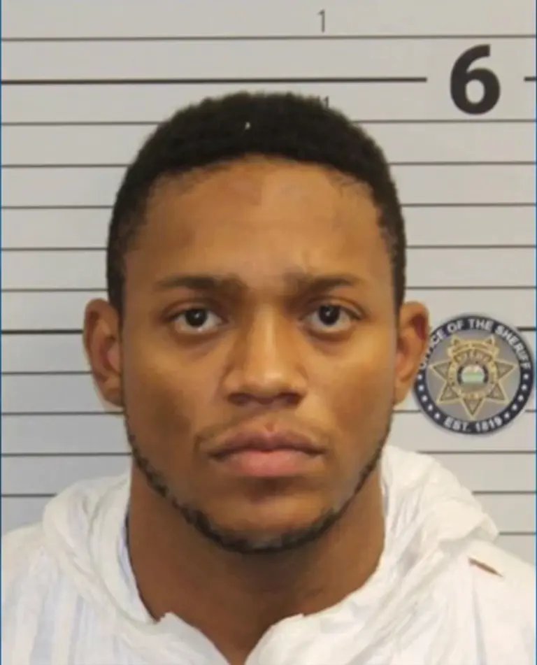 O ex-LB Darron Lee que é acusado de matar a ex-namorada Gabriella Carvalho Perpetuo pode enfrentar a pena de morte de acordo com os promotores. Eles afirmaram que havia sangue em quase todos os cômodos da quase, incluindo carro e garagem. 
#Jets #NFL #NFLBrasil #TakeFlight