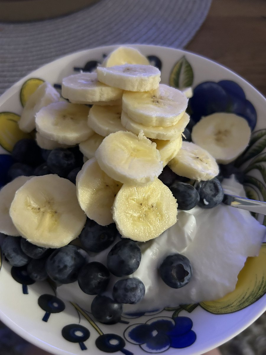 TuijaVirtanen's tweet photo. Tämmöistä tänään 🏋️‍♀️
Rahka mustikoilla ja banaanilla maistui tän jälkeen 😋

#powerclub
#tuijatreenaa
#sipoonsyke
#pakkotoisto 
#crossfit https://t.co/JA6Rm3Duoz