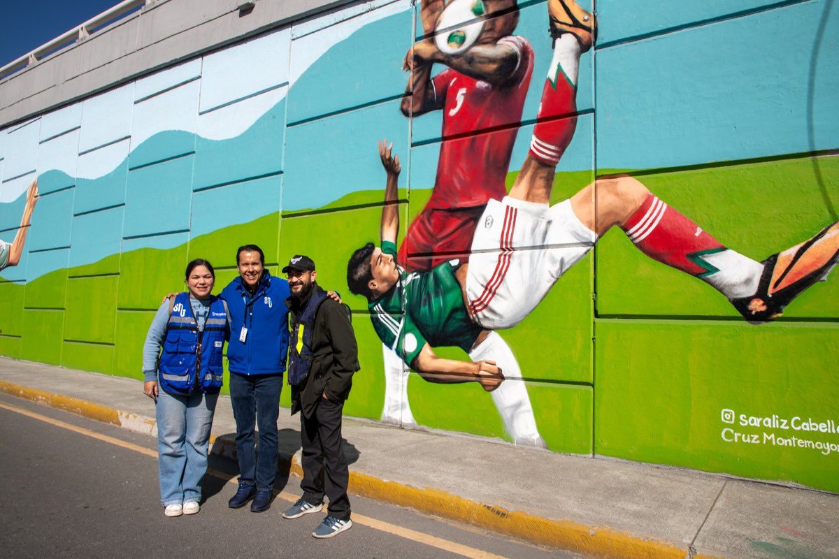 San Nicolás se pinta de historia y pasión rumbo al Mundial 2026 💙⚽️
14 artistas rinden homenaje a leyendas de la Selección Mexicana 🇲🇽 Manuel Negrete, el Matador Hernández, Antonio De Nigris, Chucky Lozano, Jared Borgetti, Raúl Jiménez y Jorge Campos.