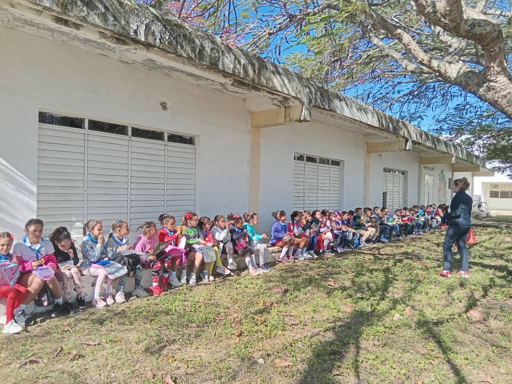 Hoy, queremos rendir homenaje a todas las mujeres y niñas que han soñado, innovado y trabajado incansablemente para cambiar el futuro. Los Etecsianitos Verdes, bajo la tutela de <a href="/LAbreuMendez/">CT Etecsa Cruces</a> , especialista del CT Cruces, se comprometen a inspirar a las futuras científicas.