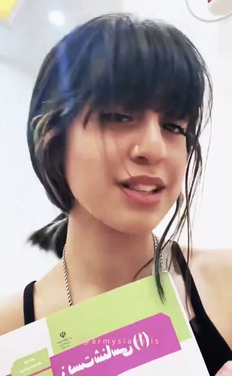 Sssccpp's tweet image. آرزو داشت جراح شود، اما گلوله مجال نداد، داخل آمبولانس بر اثر خونریزی، ۱۸ دی در بندرعباس جان داد. بچه‌هایی که هنوز کتاب مدرسه در دست داشتند🖤
#پریماه_نیک‌پرور
#IranMassacre