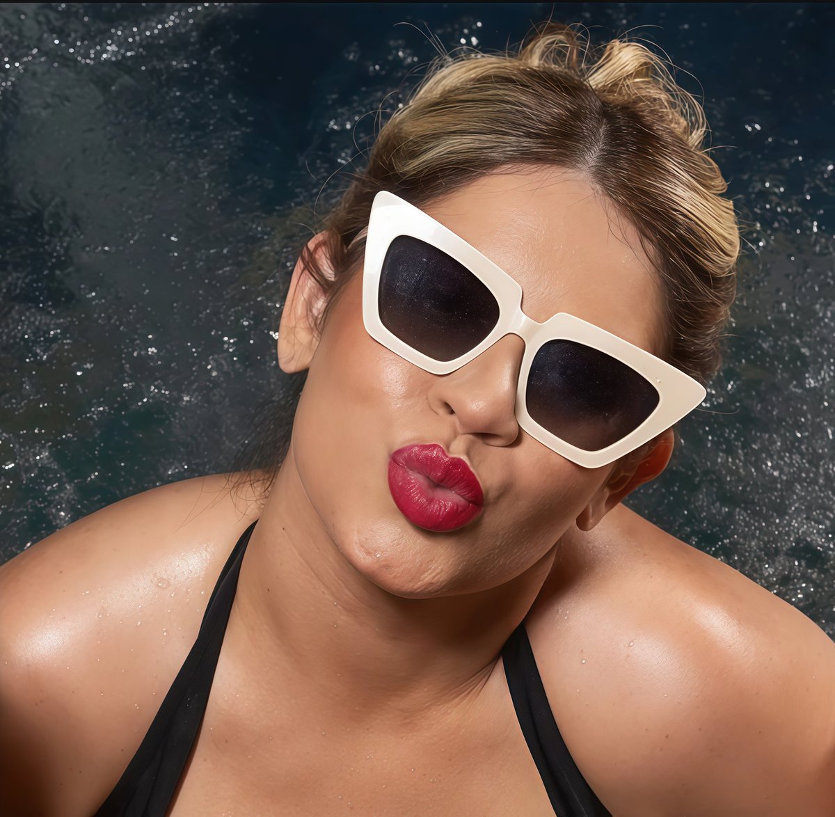 Marília Mendonça obtém 8 músicas acima de 300Mi no Spotify, sendo uma a música mais ouvida da década.👑