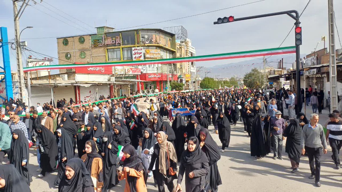 پیام روشن راهپیمایی ۲۲ بهمن امسال  گویا این حقیقت است که روحیه انقلابی و استکبارستیزی ریشه در بنیان‌های فکری اندیشه سیاسی اسلام دارد و  نه تنها با گذشت روزگارکاهش نیافته بلکه  پرشورتر و برگرفته از آموزه‌های امامین انقلاب، در صحنه حاضرتر و آماده تر است.
#فتح_بزرگ 
#تجدید_پیمان