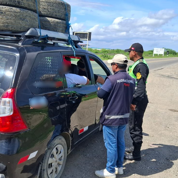 MigracionesPe's tweet photo. 🚨#TrabajoConjunto | #Migraciones 🇵🇪 y la @PoliciaPeru refuerzan la seguridad migratoria en #Arequipa, #CoronelPortillo, #Cusco, #Huancayo, #Ica, #SanMartín y #Tumbes, mediante operativos de verificación y fiscalización migratoria, en los que la #PNP intervino a 233 extranjeros. https://t.co/7xdJaP4bu2