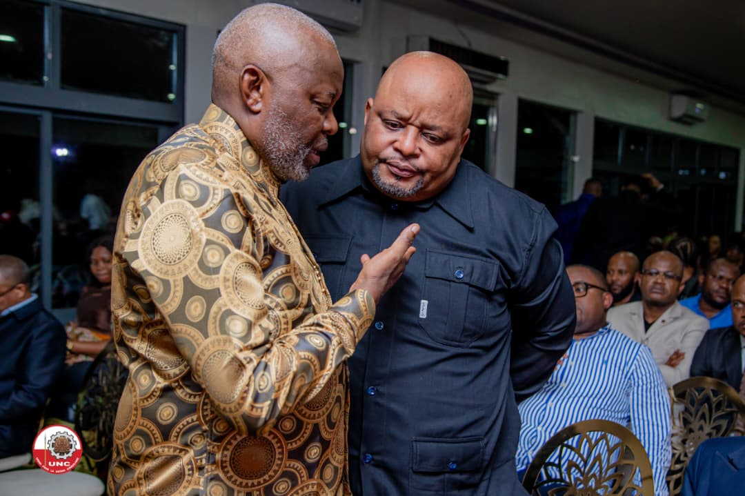 UNE IMAGE VAUT MILLE MOTS 
Une photo prise hier, de L'honorable <a href="/BojiAime/">Aimé BOJI SANGARA (MSc, BSc Honours)</a> et le PN de l'<a href="/uncrdc/">UNC_RDC Officiel</a> Dr <a href="/VitalKamerhe1/">Vital Kamerhe</a> réponse pour le journaliste <a href="/LFranceKuzikesa/">Louis France Kuzikesa</a> et autres <a href="/HamidaKamerhe/">HAMIDA CHATUR KAMERHE</a> <a href="/GaborienM/">Hon Gaborian Mboma kumeza</a> <a href="/MichelMoto1/">Michel Moto Muhima</a> <a href="/jacksonmukunda/">Jackson Mukunda 杰克</a> <a href="/MarcelTshipepe2/">Marcel Tshipepele</a> <a href="/ilanga_amida/">Amida ilanga</a> <a href="/KombeGauthier/">Gauthier-Anel Kombe</a> <a href="/TopCongo/">TOP CONGO FM</a>