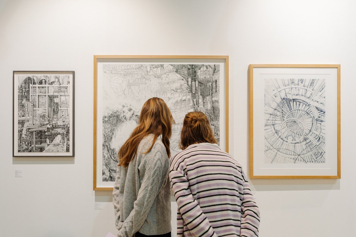 Art on Paper Amsterdam: de veelzijdigheid van papier — Van 13 t/m 15 februari 2026 vindt in De Kromhouthal in Amsterdam de zesde editie van <a href="/ArtonPaperAMS/">Art on Paper Amsterdam</a> plaats. Lees verder in het online GalleryViewer magazine op galleryviewer.com/nl/article/337….

📷 Almicheal Fraay