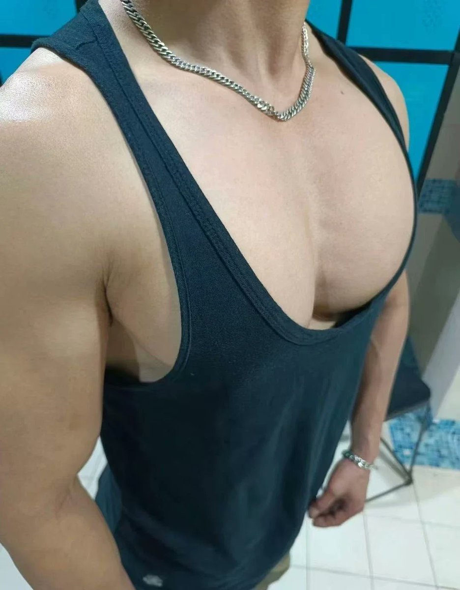 shake674935's tweet photo. 我的大胸💪牛。上周玩了两个牛，都潮喷了💦
我身体稀有敏感，兴奋点是胸肌，玩舔牛的胸肌可以无手碰j射 https://t.co/BABaJuRAPX