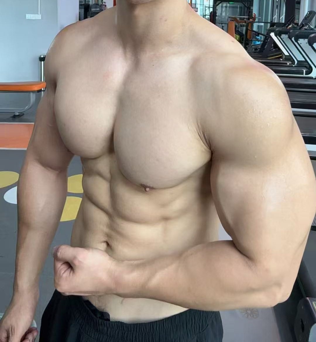 shake674935's tweet photo. 我的大胸💪牛。上周玩了两个牛，都潮喷了💦
我身体稀有敏感，兴奋点是胸肌，玩舔牛的胸肌可以无手碰j射 https://t.co/BABaJuRAPX