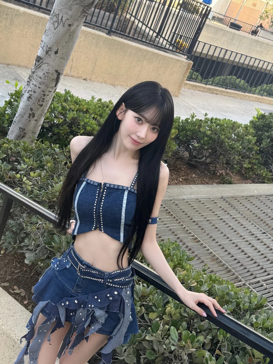 Sakura • 사쿠라 • 宮脇咲良 • サクラ 「250914」 📸 LE SSERAFIM • 르