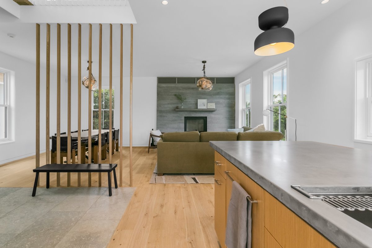 capeassociates's tweet image. Welcome home to light-filled living and timeless style! This beautiful space is designed for comfort, connection, and Cape Cod memories.

#CapeCodLiving #CustomHome #CapeAssociates #HomeDesign #InteriorInspo #CoastalStyle #LightFilled #ModernCapeCod #HomeGoals