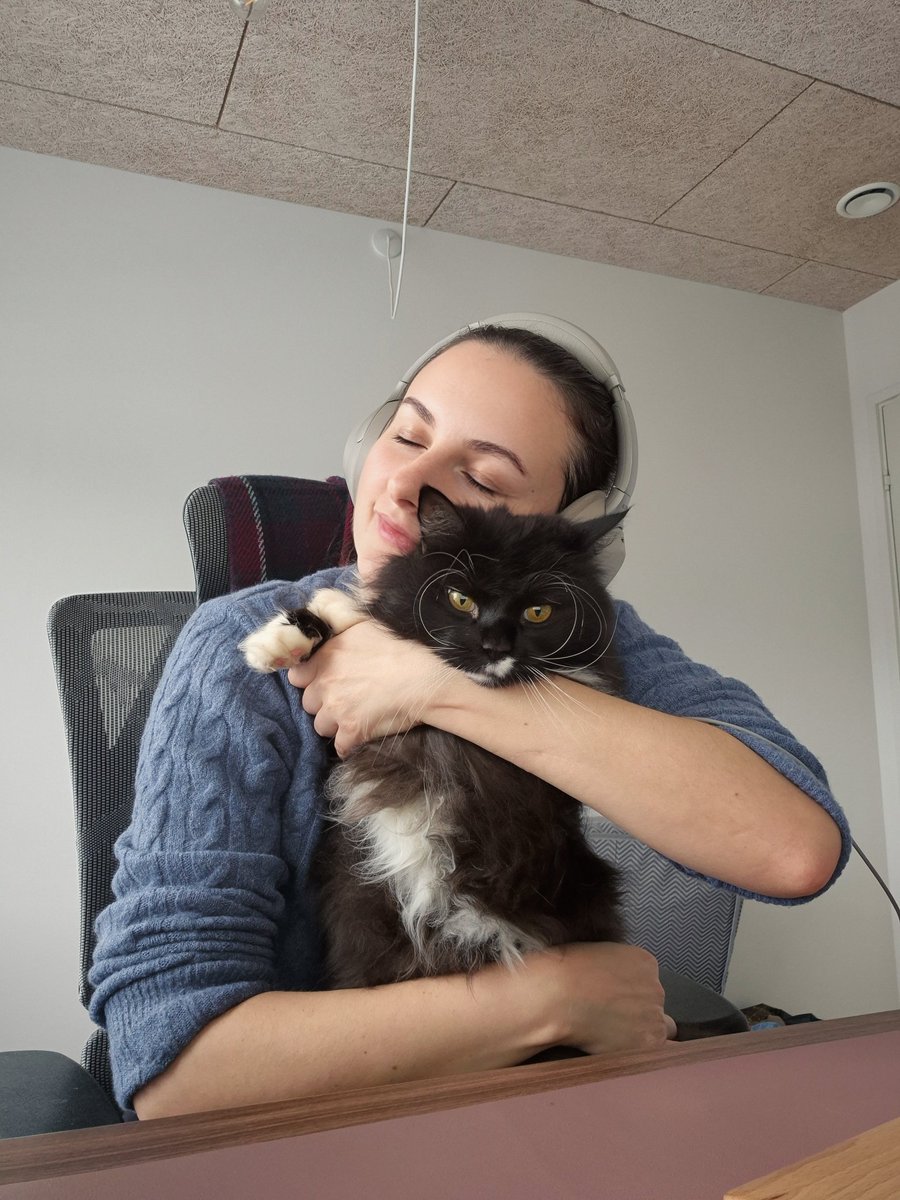 Girl loves coding 👩💻 tweet media